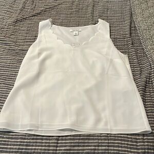 Scallop trim lined top